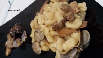 gnocchi vongole e porcini