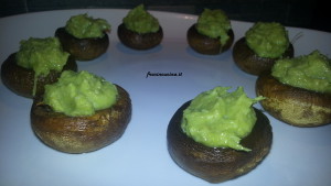 Funghi ripieni con crema di asparagi