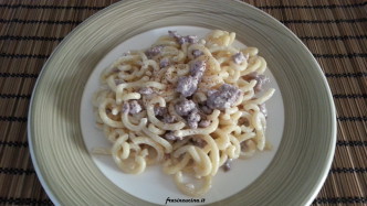 Gramigna panna e salsiccia