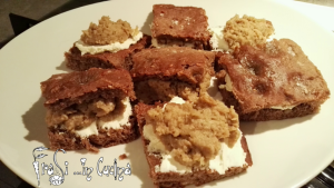 focaccia ai cereali con robiola e salsa di melanzane
