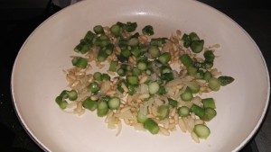 Linguine con asparagi e pinoli_preparazione