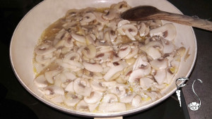 Pasta con crema di funghi e taleggio_funghi