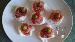 Rose di golfetta squacquerone e olive di Cerignola