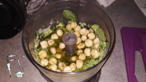 Fusilli al pesto di basilico e nocciole_preparazione